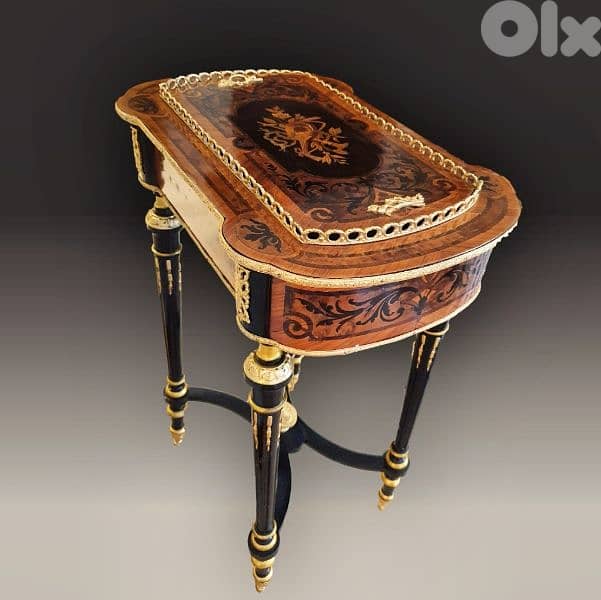 French table/ Jardinière Antique 0