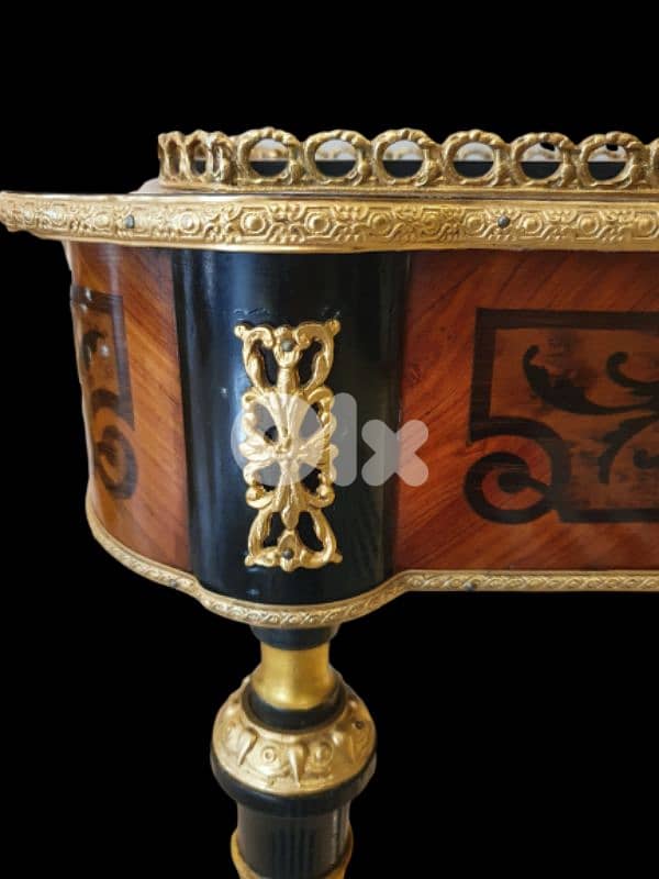 French table/ Jardinière Antique 2