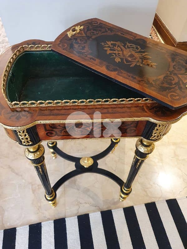 French table/ Jardinière Antique 7