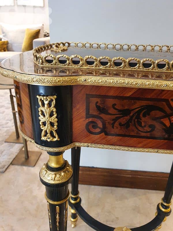 French table/ Jardinière Antique 9