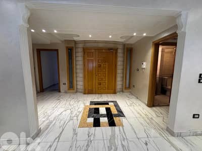L20231 - Beautiful 3-Bedroom Apartment For Sale in Ramlet Al Bayda