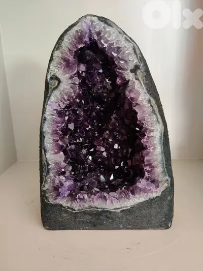 Amethyst geode precious stone/ gemstone احجار نادرة