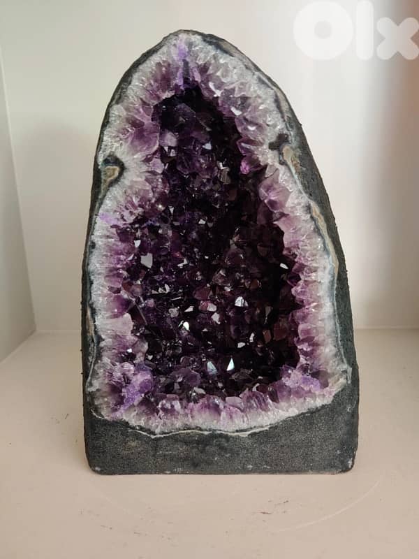 Amethyst geode precious stone/ gemstone احجار نادرة 0