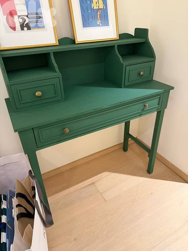 Vanity table 0