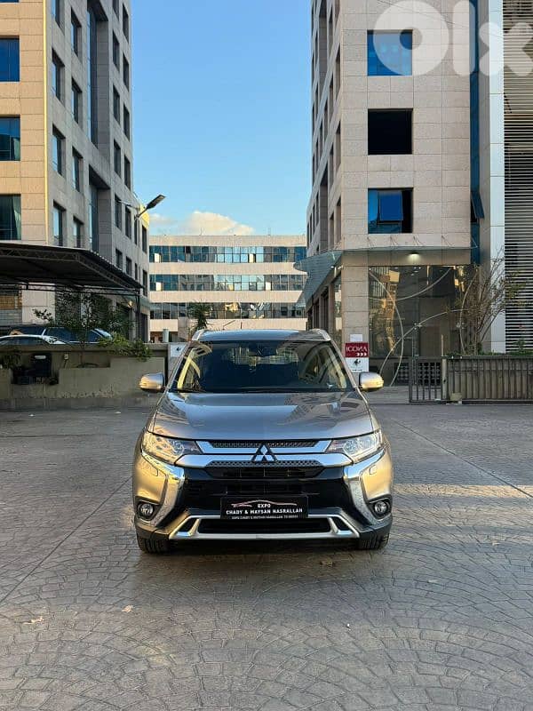Mitsubishi Outlander 2019 V4 4x4 company source 0
