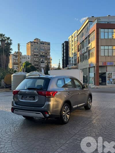 Mitsubishi Outlander 2019 V4 4x4 company source