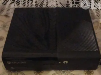 Xbox 360 + 14 cd + 4 controllers