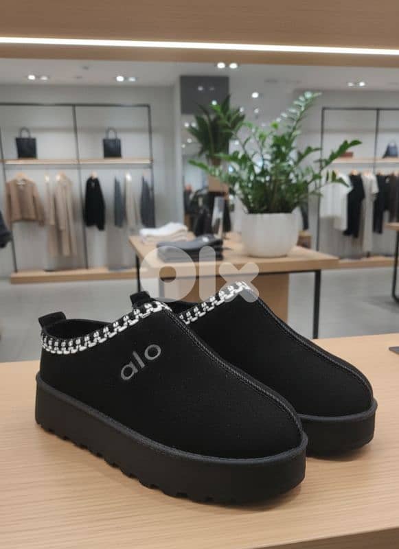 new sport women shoes and alo slippers 1