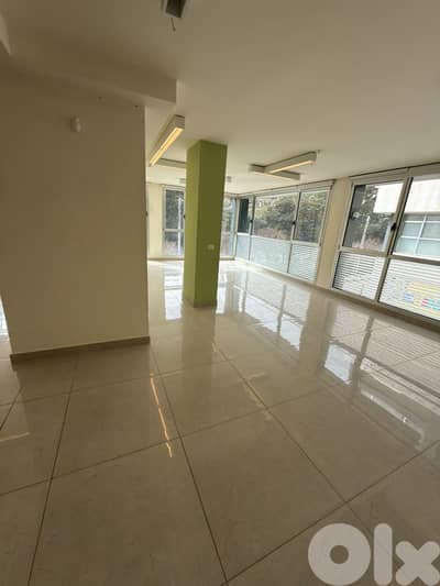 GMZ112CS Showroom for rent in Zahle - صالة عرض للإيجار في زحلة