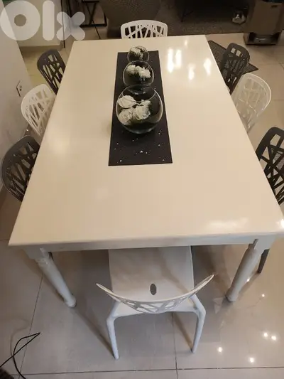 طاولة سفرة خشب ماسيف، ٨ أشخاص، ١٨٥ x ١٠٥ سم، مع ٨ كراسي