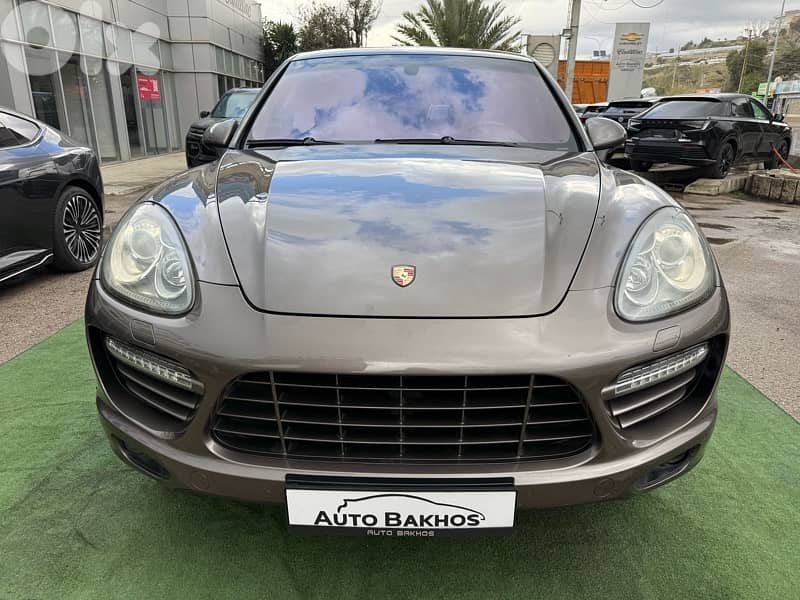 Porsche Cayenne 2011 0