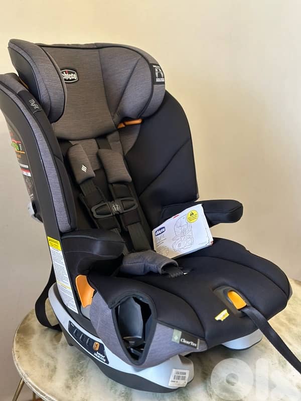 Chicco MYFIT brand new never used  From 18 months till 8 years:135& 0