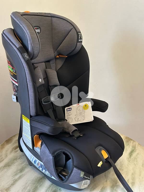 Chicco MYFIT brand new never used  From 18 months till 8 years:135& 2