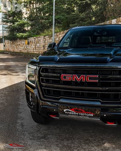 2022 GMC Yukon AT4, 6.2L V8 engine - 17,000 km Only - RYMCO