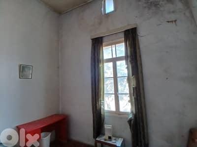 L20282 - A 3,815 Land With Lebanese House For Sale in Khenchara