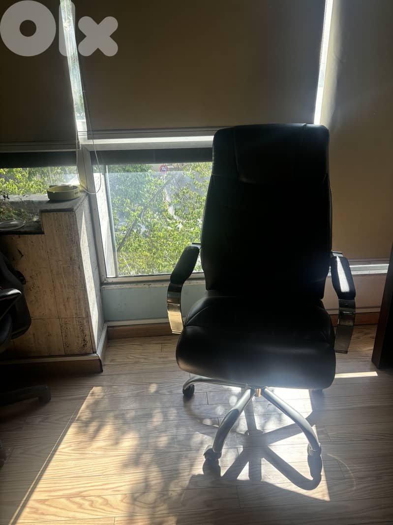 Office chair 0