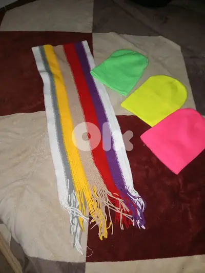 شال و ثلاثة طقاية صوف للجميع5$