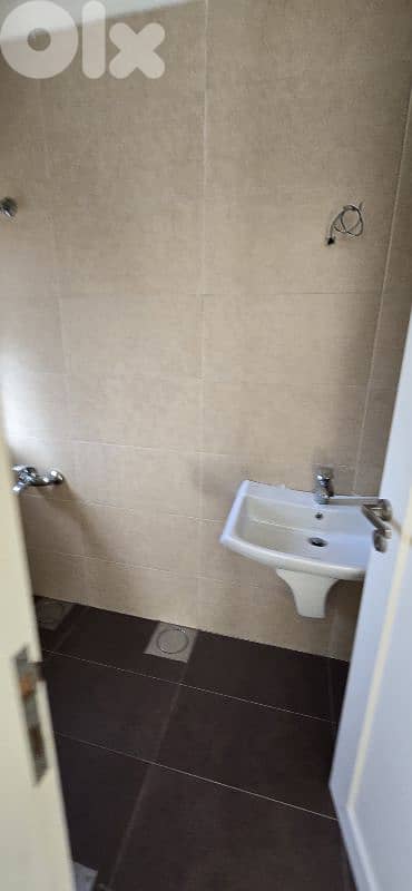 zouk mosbeh 165m 3 bed 3 wc chaufage available delux  large balcony