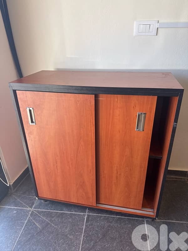 Cabinet 0