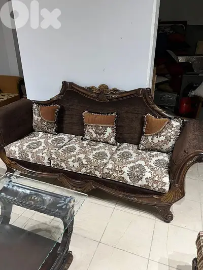 طقم كنبايات حفر ملكي خشب زان اربع قطع وطاولة