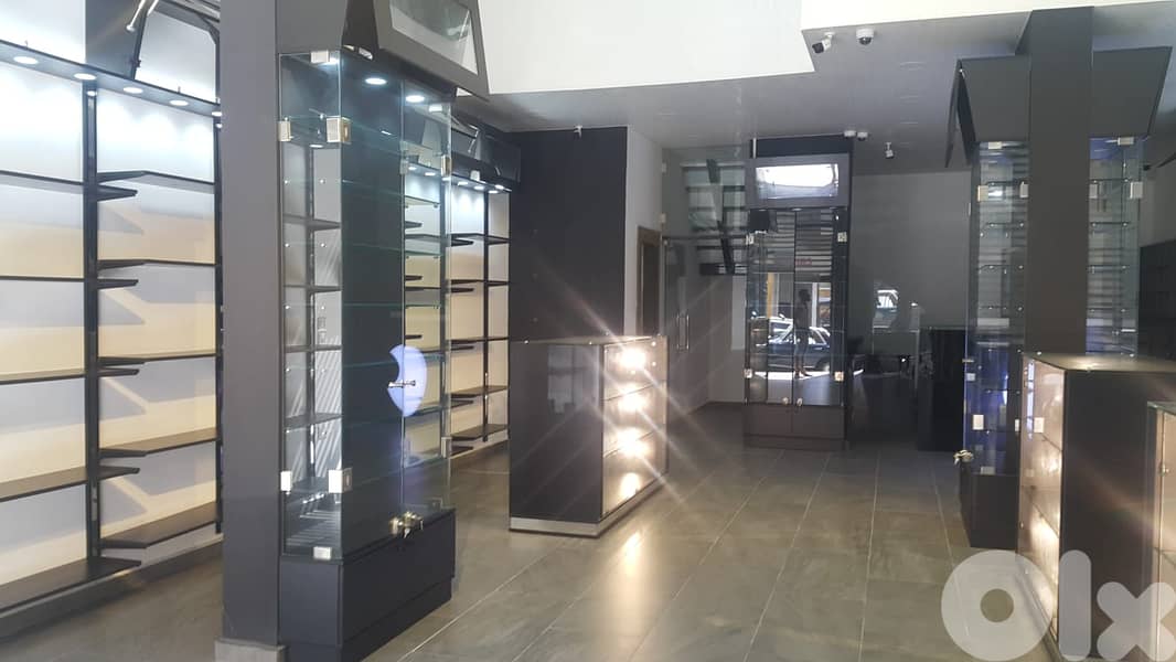 SPACIOUS SHOWROOM FOR SALE IN RAS EL NABEH PRIME , (BT-516) 0