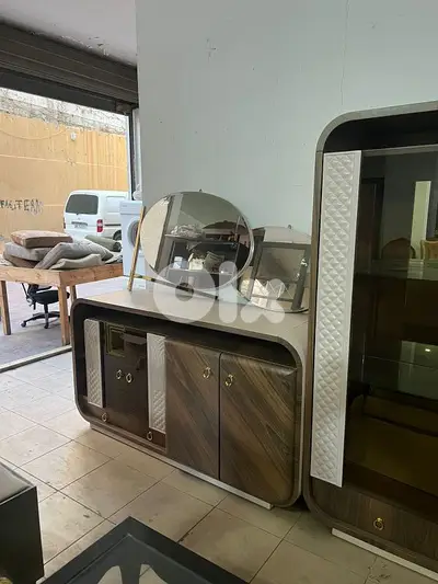 درسوار مع مرايا مع فاترينة كريستال مصري خشب زان شبه جديد