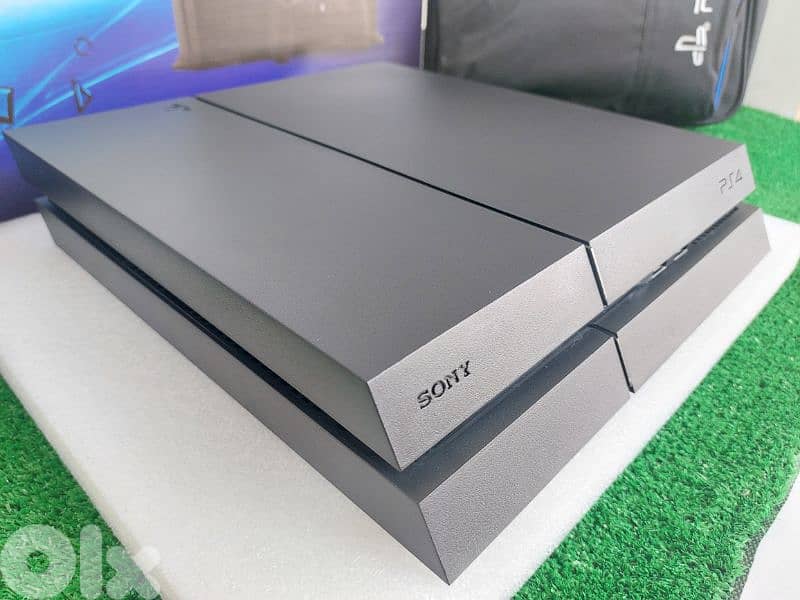 PS4 + 10 Games + 2 new controllers + bag + warranty 90 days 3