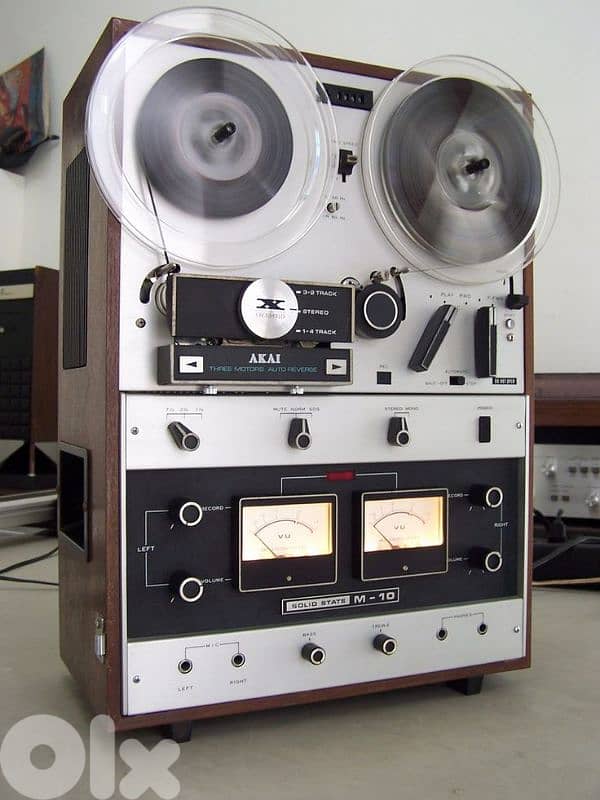 Akai M _ 10 1