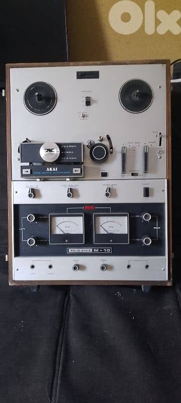 Akai M _ 10 2