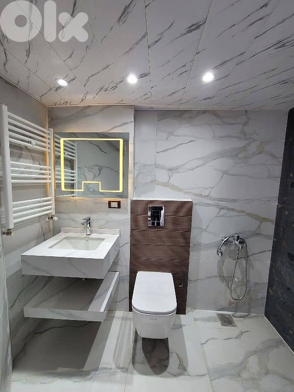 rooftop/ 550 / 650 small 2 persons only apartment  for rent 0