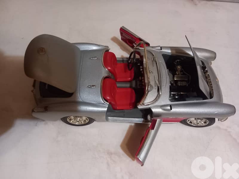 1957 Chevrolet Corvette diecast  1/18 Scale by Burago Italy 3