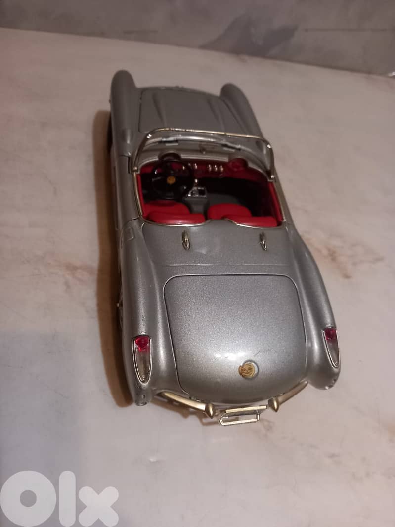 1957 Chevrolet Corvette diecast  1/18 Scale by Burago Italy 4