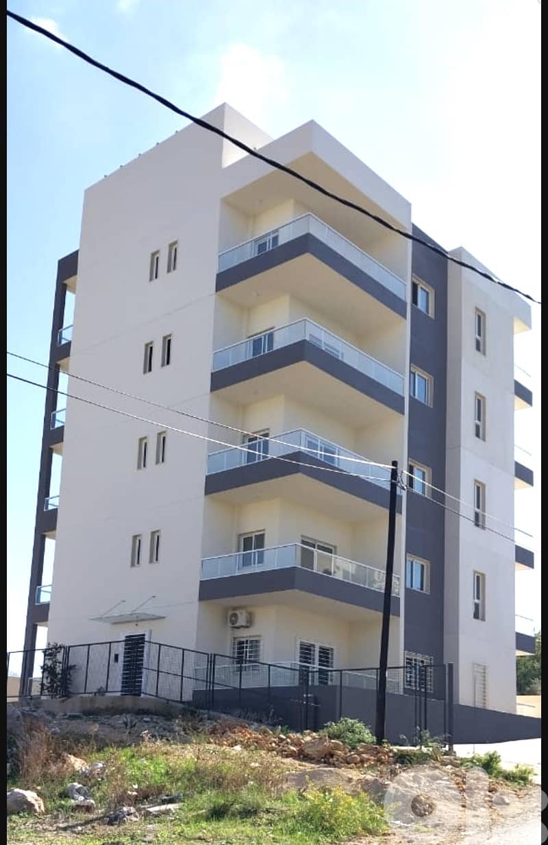 building composed of 5 floors, 0