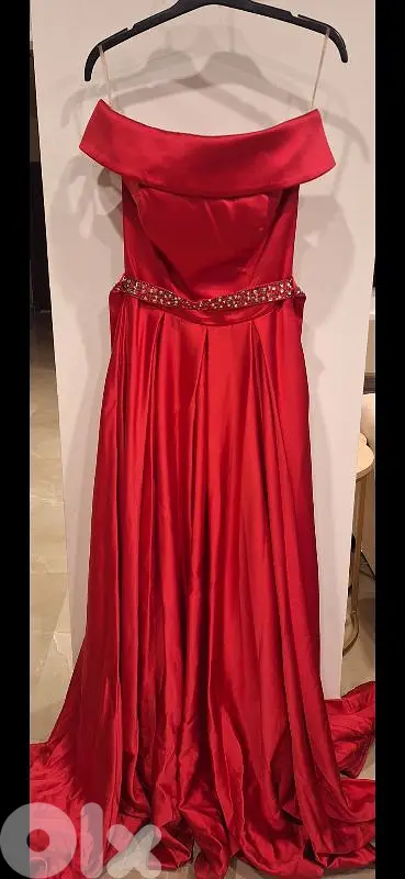 red couture dress with belt long tail