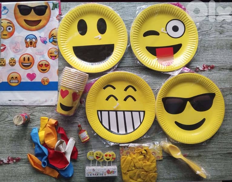 funny emoji party decoration 1