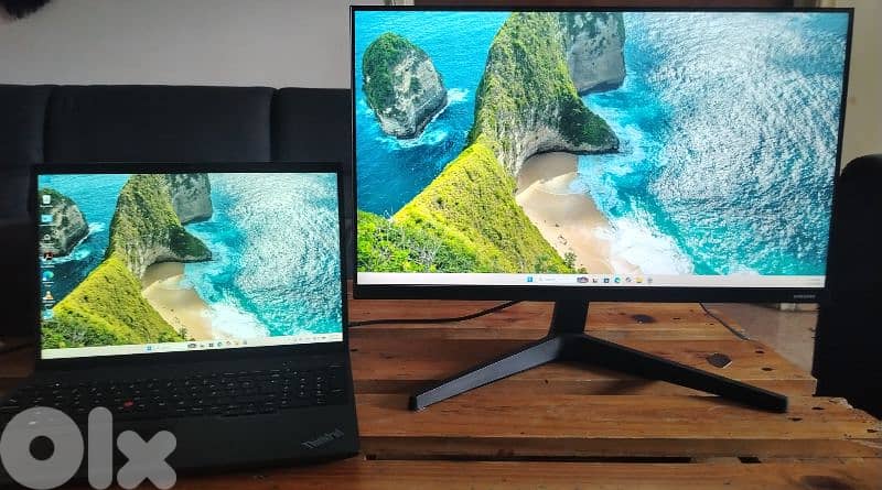 Lenovo ThinkPad T16 Gen 1 Magnesium + Samsung 24 inch monitor 1