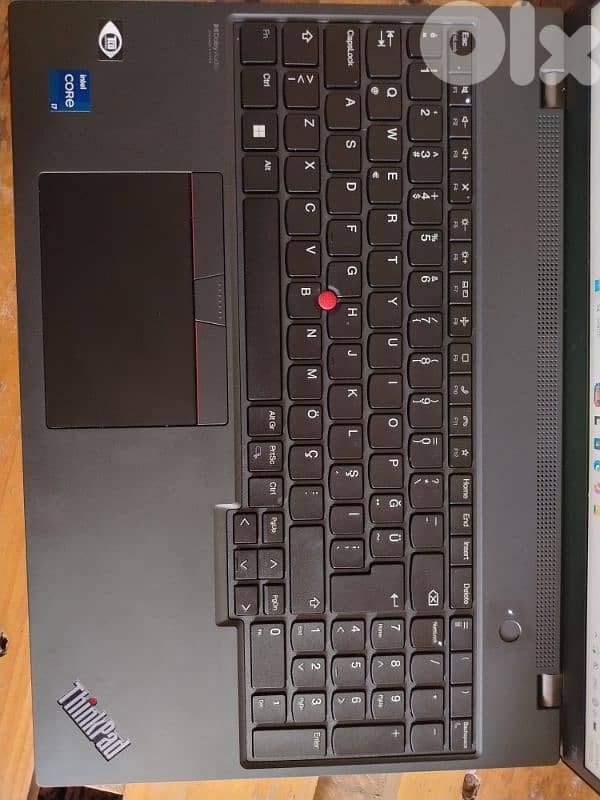 Lenovo ThinkPad T16 Gen 1 Magnesium + Samsung 24 inch monitor 3
