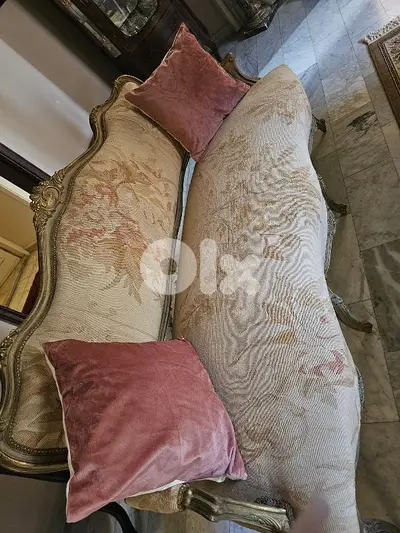 salon 2 chairs small one sofa