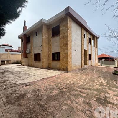 828 Sqm Land with Villa in Anjar