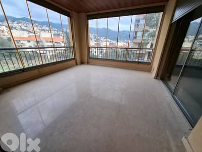 L20382 - Spacious Unfurnished Apartment With Garden For Sale in Adma