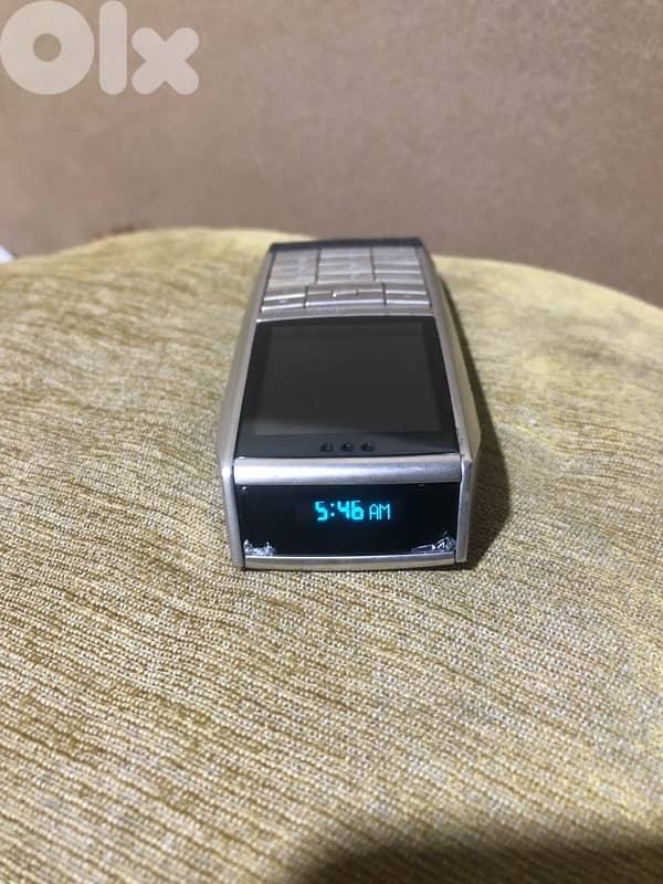 A genuine Swiss-made Tag Heuer phone that works well but need charger 3