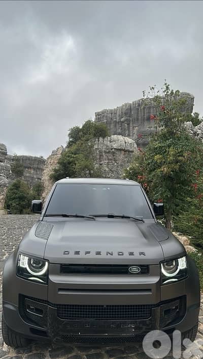 Land Rover Defender P400 2023 Under Warranty 25000km