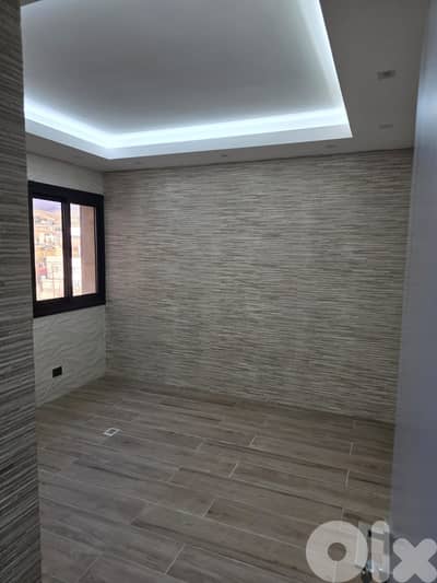 ablah building 4 floors (1 warehouse + 6 apartments) + grapevine land