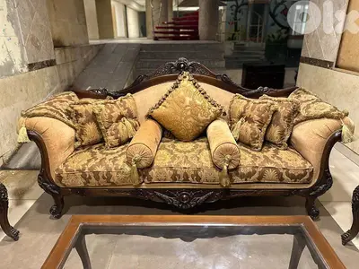 طقم كنبايات ملكي حفر خشب زان خمس قطع وطاولة