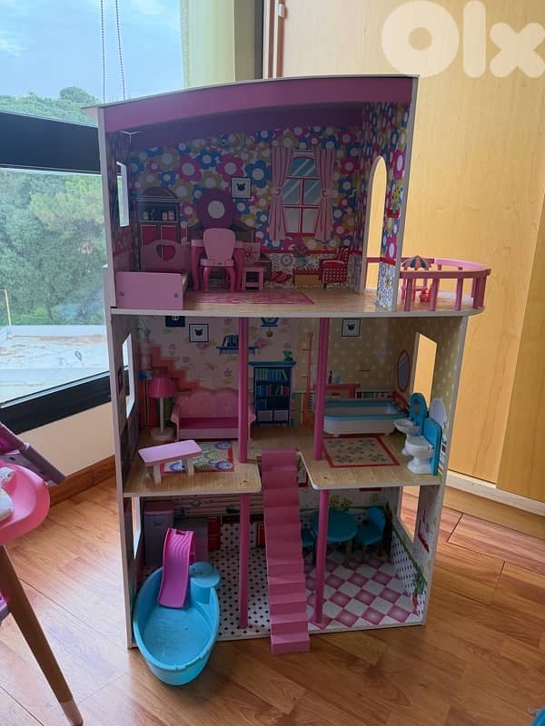 Large Wooden Barbie Dollhouse with Furniture & Pool. 0