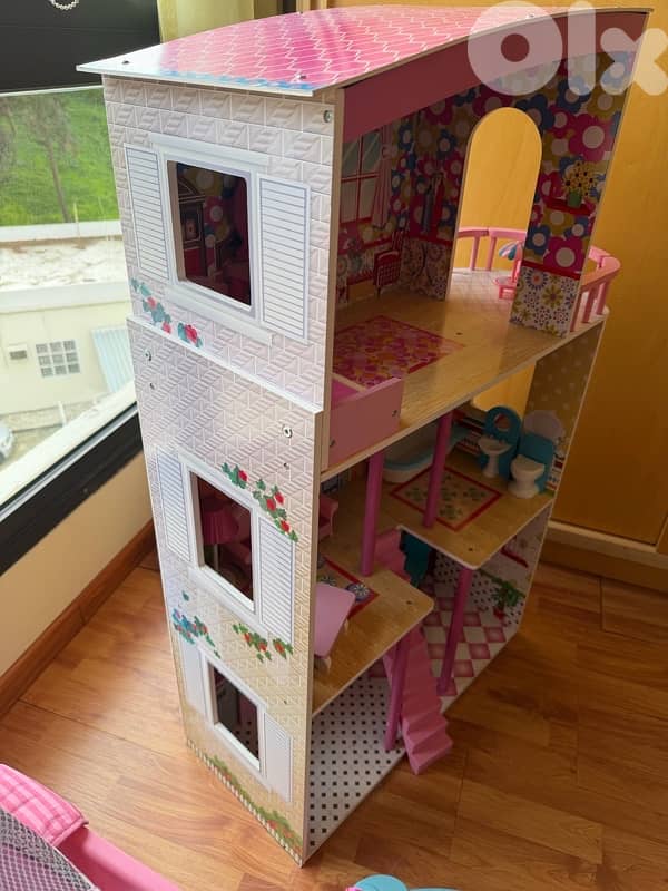 Large Wooden Barbie Dollhouse with Furniture & Pool. 1