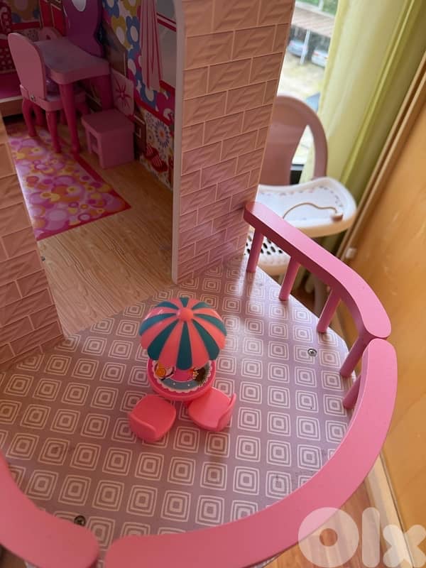 Large Wooden Barbie Dollhouse with Furniture & Pool. 2