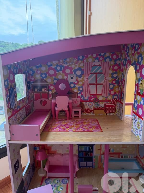 Large Wooden Barbie Dollhouse with Furniture & Pool. 4