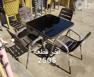 طاوله و٤ كراسي