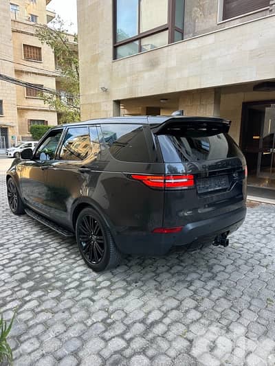 Land Rover Discovery HSE 2019 dark gray on black (clean carfax)